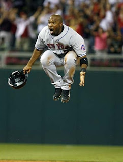 http://4.bp.blogspot.com/_sW65ilskOC8/RurtJmeVPkI/AAAAAAAAGNE/-gYPP9D0d6o/s320/MarlonAndersonJumpingBaseball.jpg