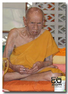 หลวงปู่เปลื้อง วัดลาดยาว http://www.AmuletCenter.com พระเครื่อง ร้าน โจ้ อิศวเรศ พระเครื่อง