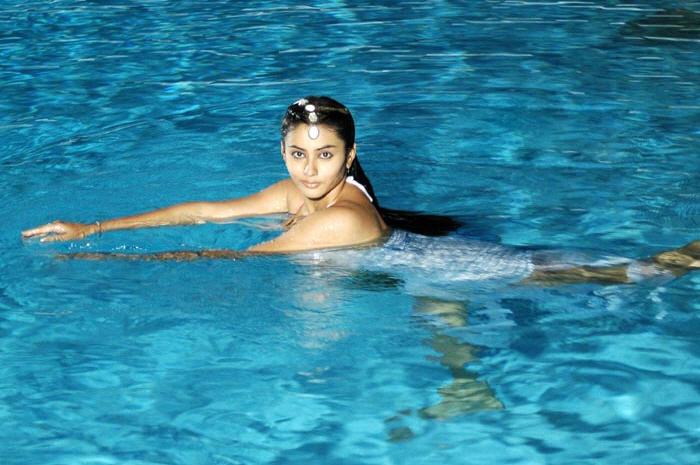 hot namitha latest swimming pool pics hot mallu masala actress namitha latest pics in swiming pool,hot show of her breast