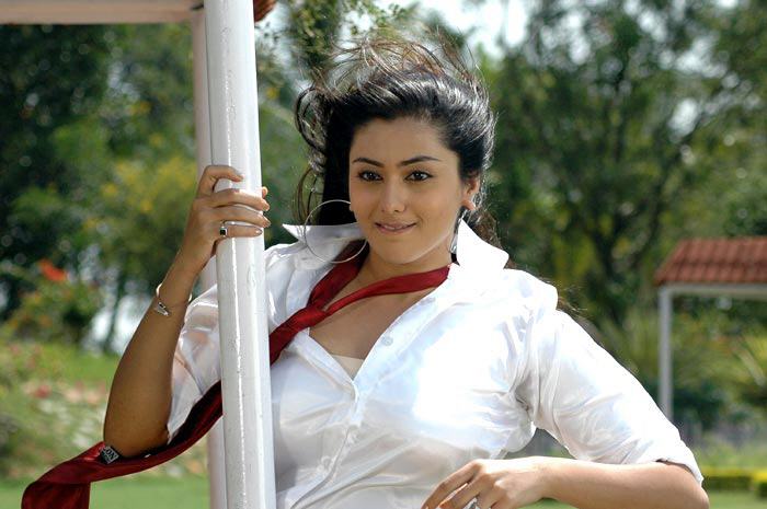 hot namitha latest white shirt pics hot mallu masala actress namitha latest pics in white shirt,hot show of her breast