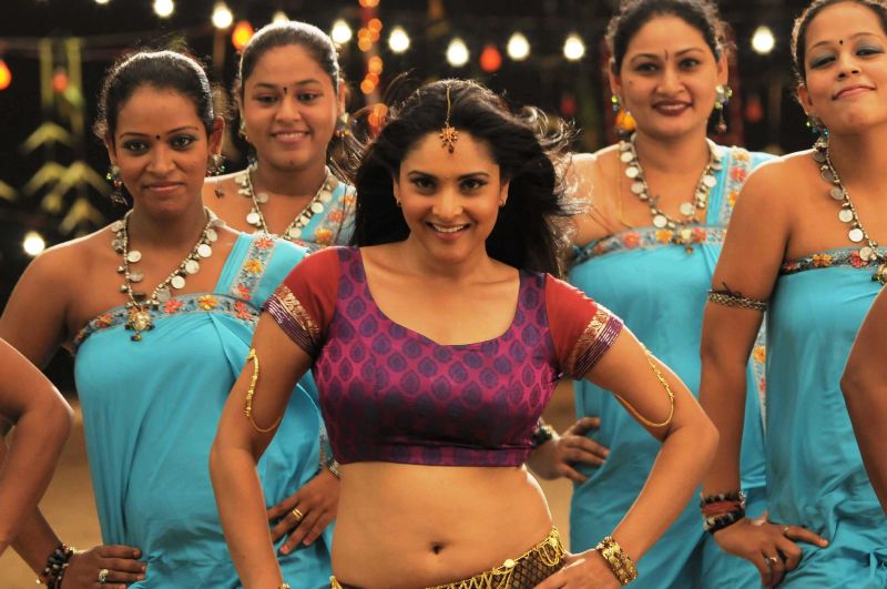Actress Body Treatment For Good Figure.: Divya Spandana Hot Navel