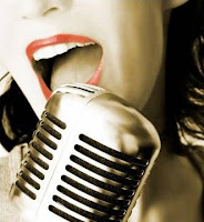 mulher cantando
