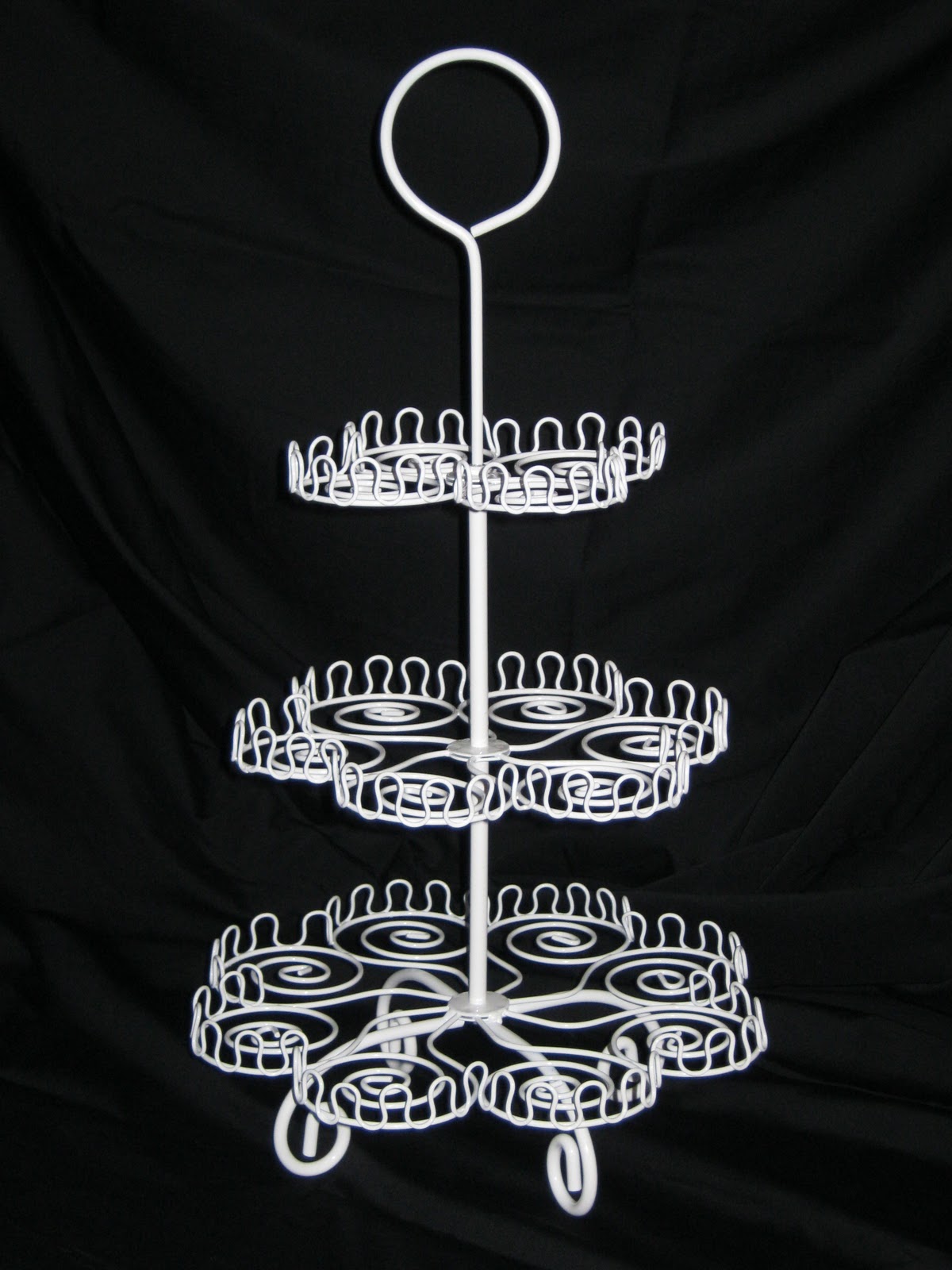 White Metal Cupcake Stand. Homeford Round Eyelet Metal Cupcake Holder