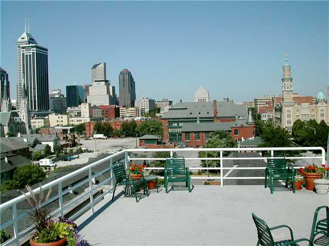 Discover This Urban Chic Condo Close To Mass Avenue Discover This Urban Chic Condo Close To Mass Avenue