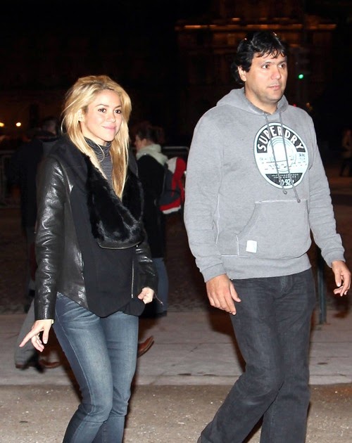 estrellas y musica: Shakira vista con su hermano y fans en Paris