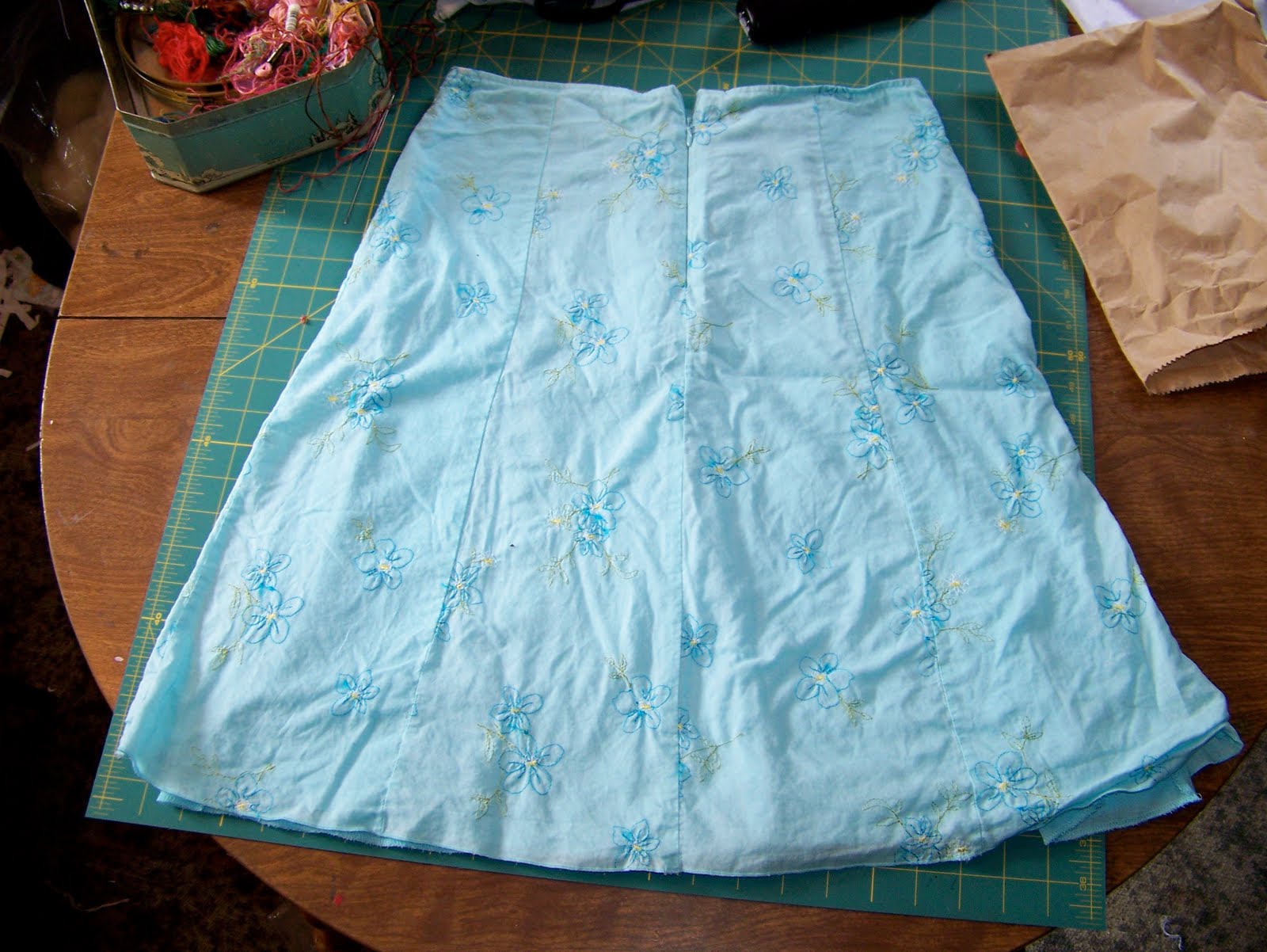 Many Skies Mama Tutorial Repurpose a women's skirt into a little