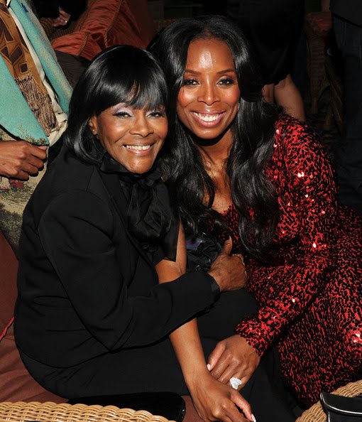 Boutique Mix Fashion: Actress Tasha Smith dazzles at the "Why Did I Get