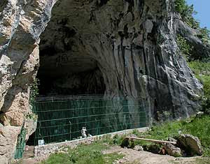 Pileta de Prehistoria Tres piezas excepcionales de la Cueva de El Mirón.
