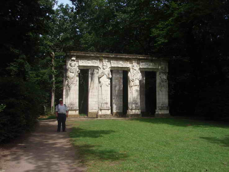 [chenon13.jpg]