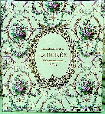 Chateau de Versailles macaroon box Spring - Summer Collection 2009 Ladurée Chateau de Versailles macaroon box