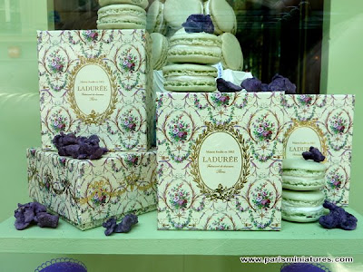 Closer view of part of the Chateau de Versailles collection window display Spring - Summer Collection 2009 Ladurée Chateau de Versailles window display