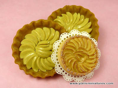 The ages of Apple Tart Miniature Apple Tart from 2009 and the 1980s