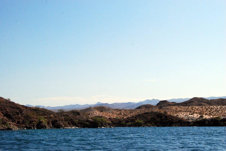 [Intrepid_Traveling_8_08LAKE_MOJAVE]