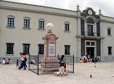 Escultura Dios Bola
