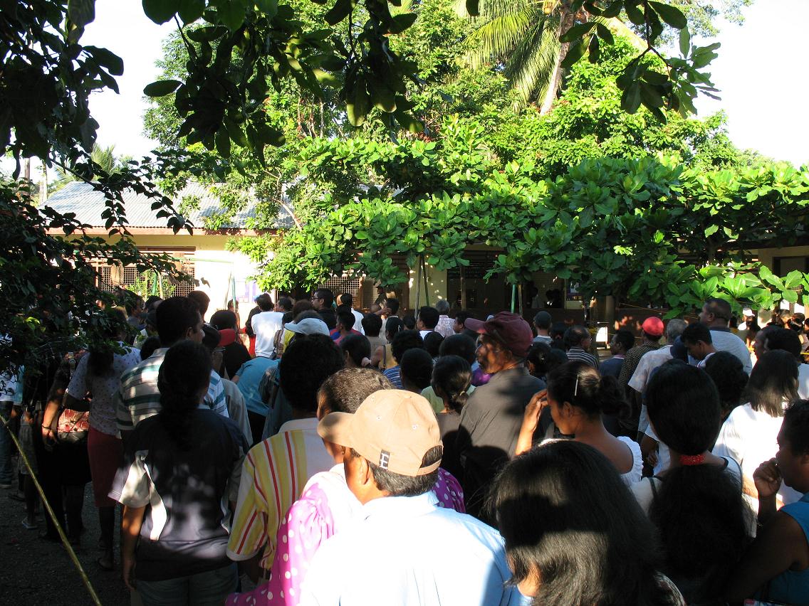 [vote_queues1_s.JPG]