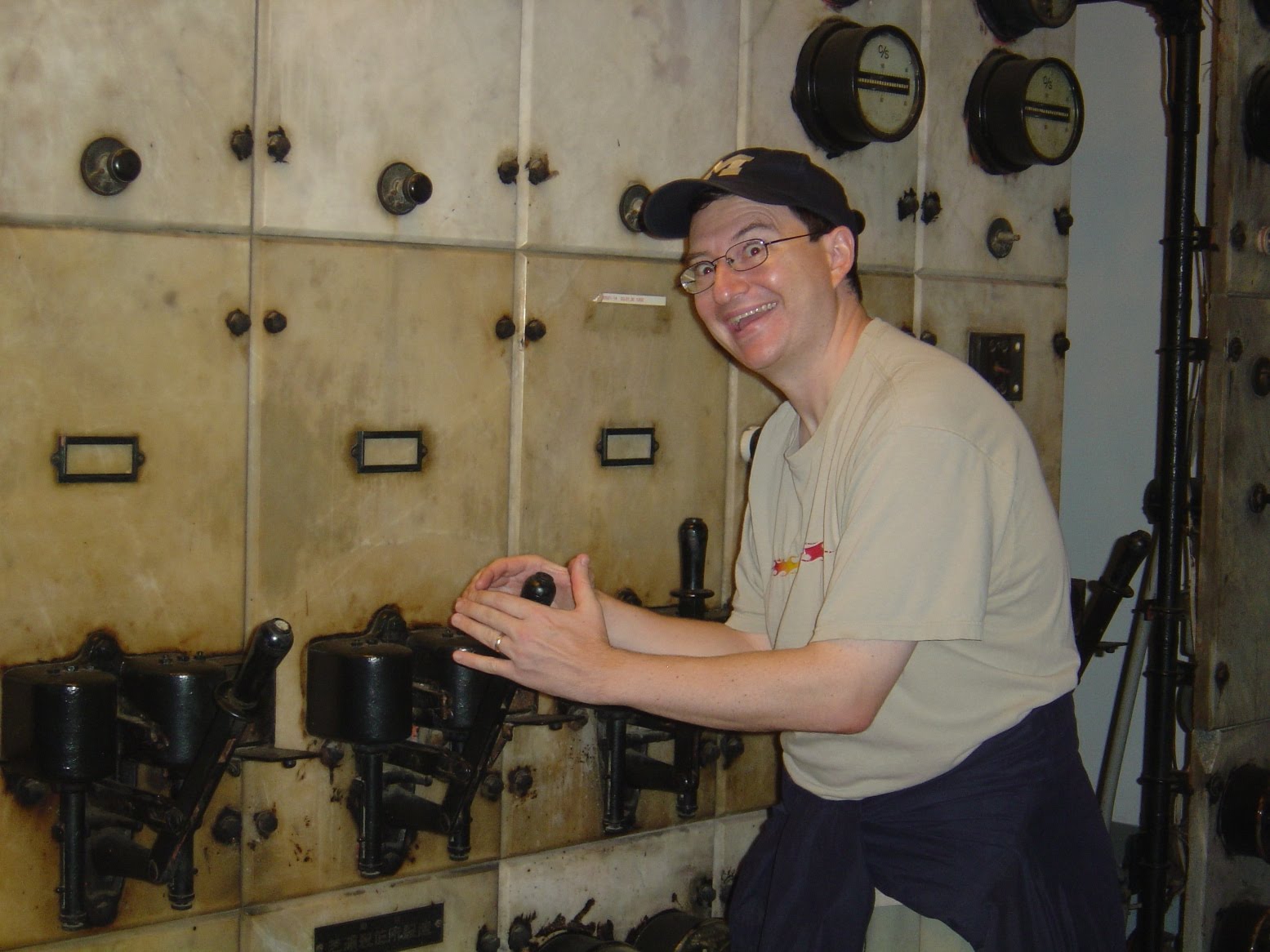 [Floyd+with+machinery.jpg]