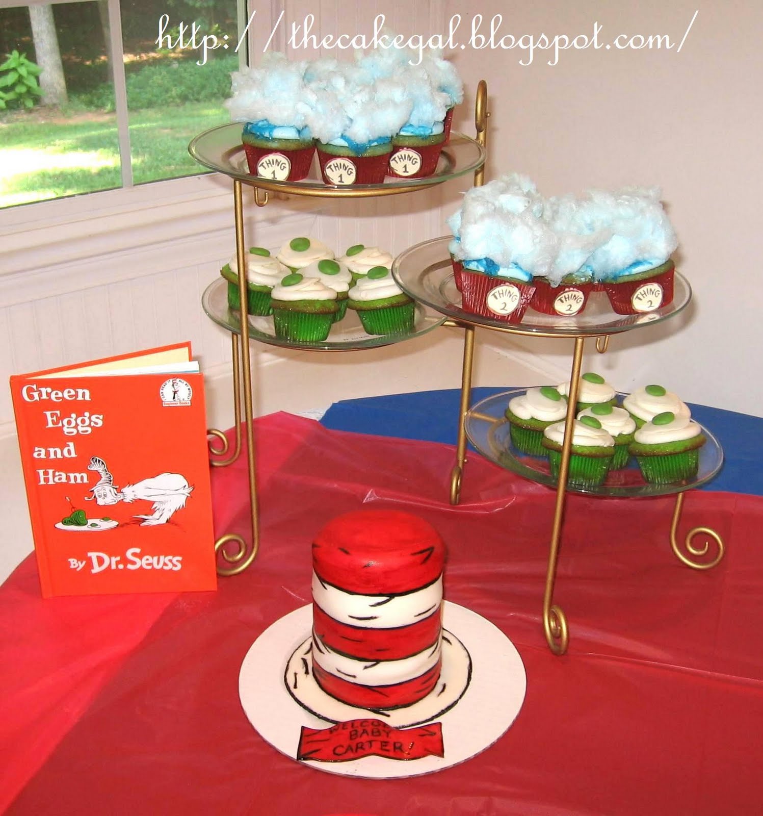 http://4.bp.blogspot.com/_snQWKegZvzE/TBz1s4tuhjI/AAAAAAAAAMM/S6ATy15aU6U/s1600/dr%20seuss%20cake%20022_TM.jpg
