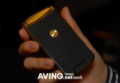 RAZR2 V8 24K gold Special Edition pictures motorola mobile