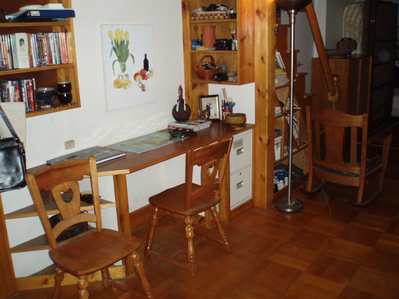 [desk4.JPG]