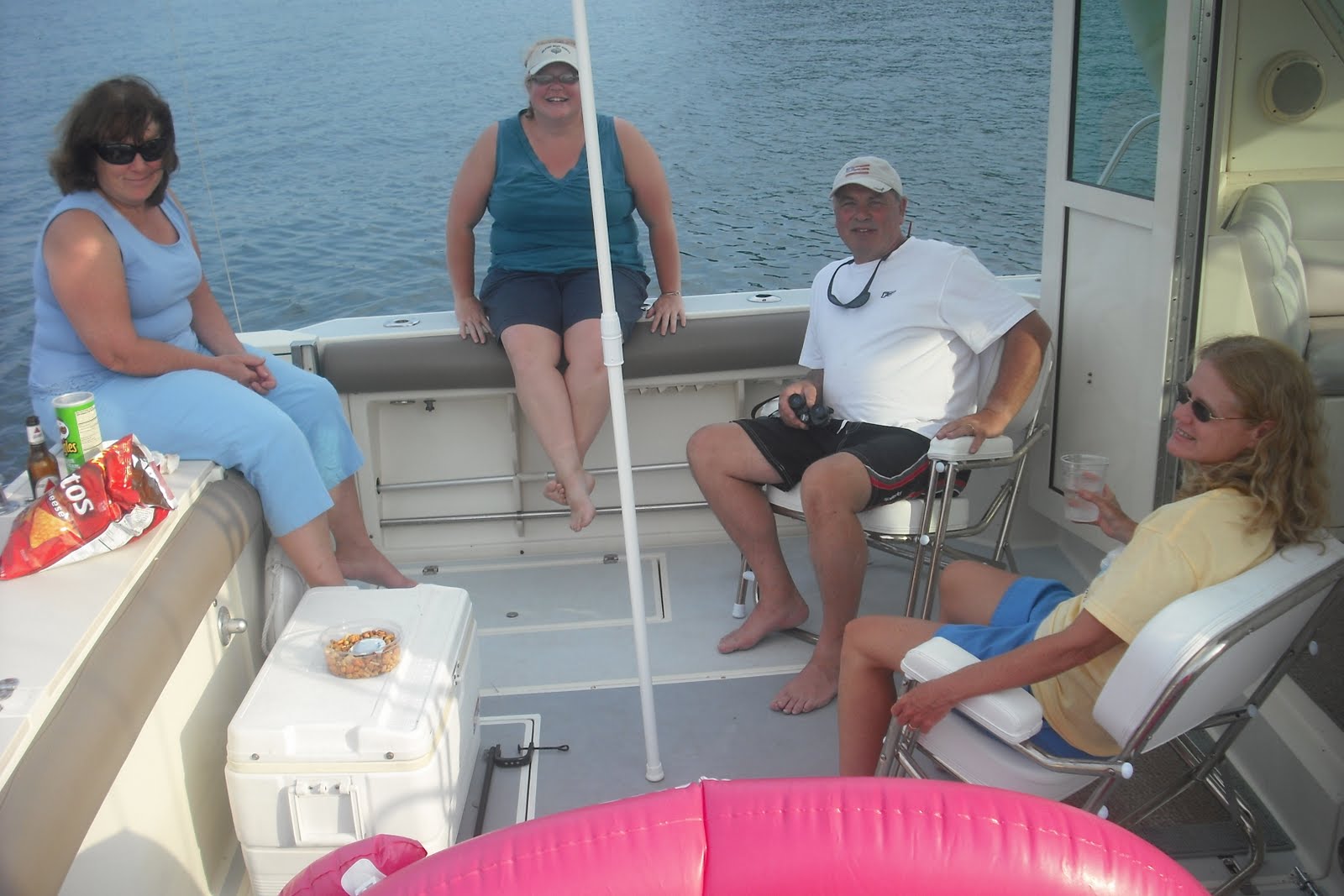 ... we rafted up with friends Tim & Lori's new boat, the Albin 31 ... ... we rafted up with friends Tim & Lori's new boat, the Albin 31 ...