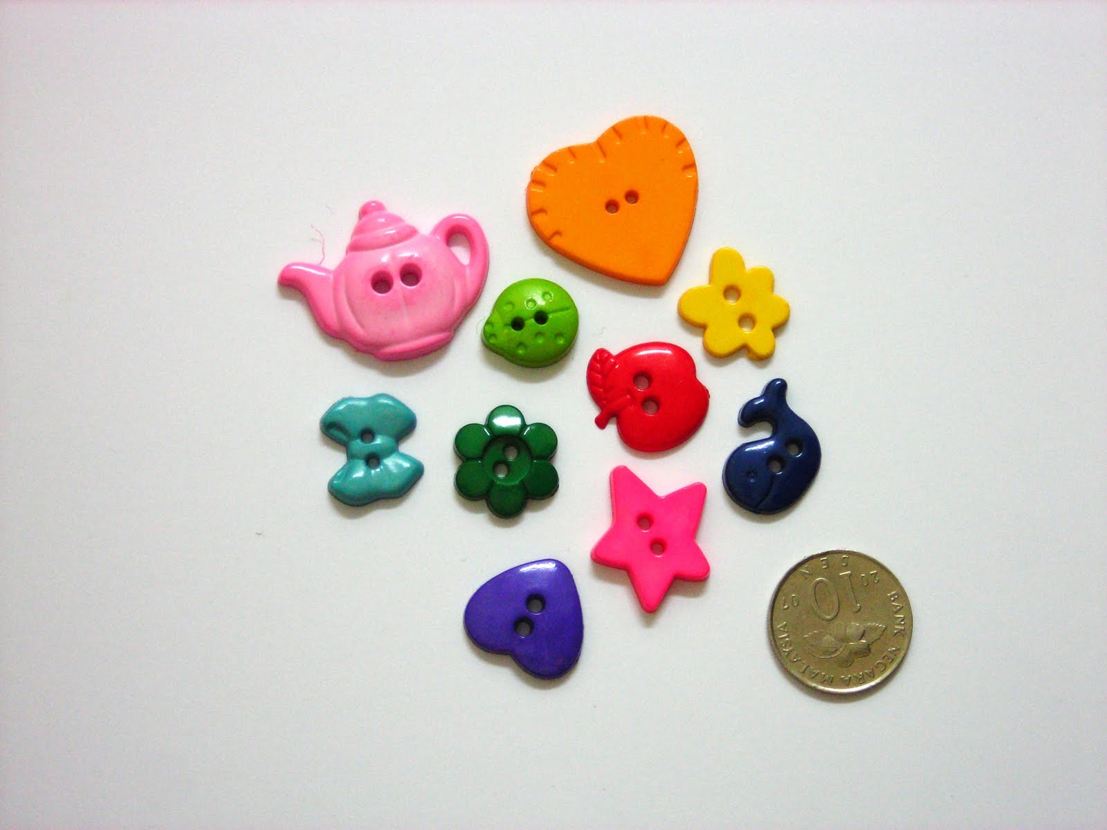 Cut&Sew Small Pack Novelty Buttons for Sale