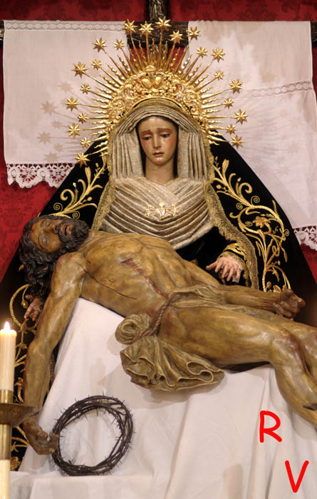 [2009piedadluto1.JPG]