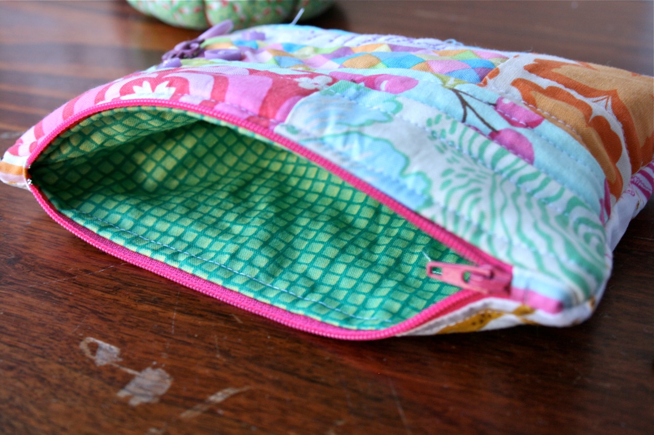 Easy Zippered Pouch Tutorial