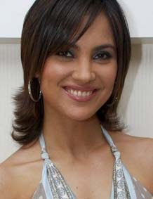 Miss Universe 2000. Ayahnya asli India, sedang ibunya a