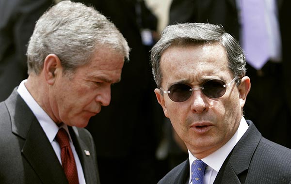 [Bush+y+Uribe.jpg]