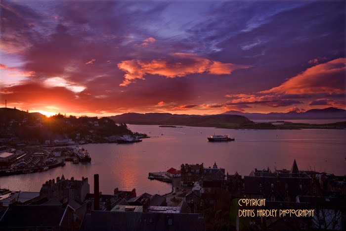 [_I5D9884++Dramatic+sunset+over+Oban+Bay+with+two+ferries.jpg]