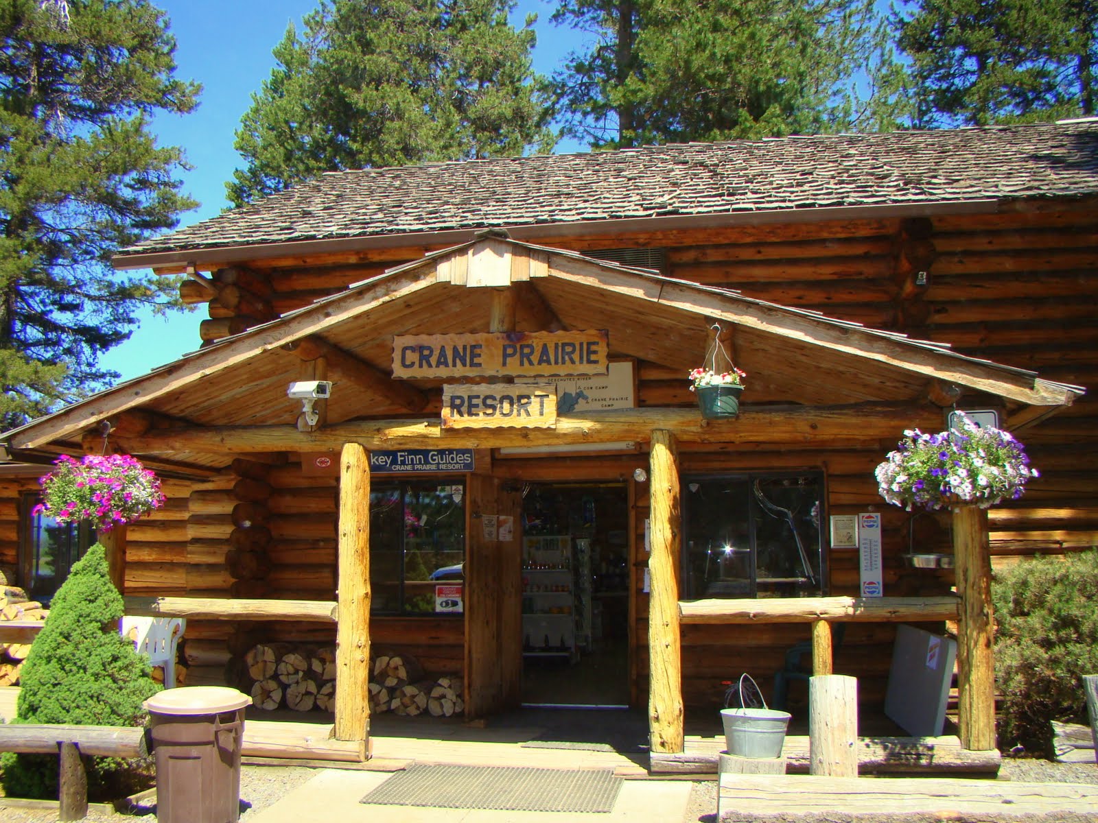 Central Oregon North Twin Lake, Twin Lakes Resort and Crane Prairie Resort