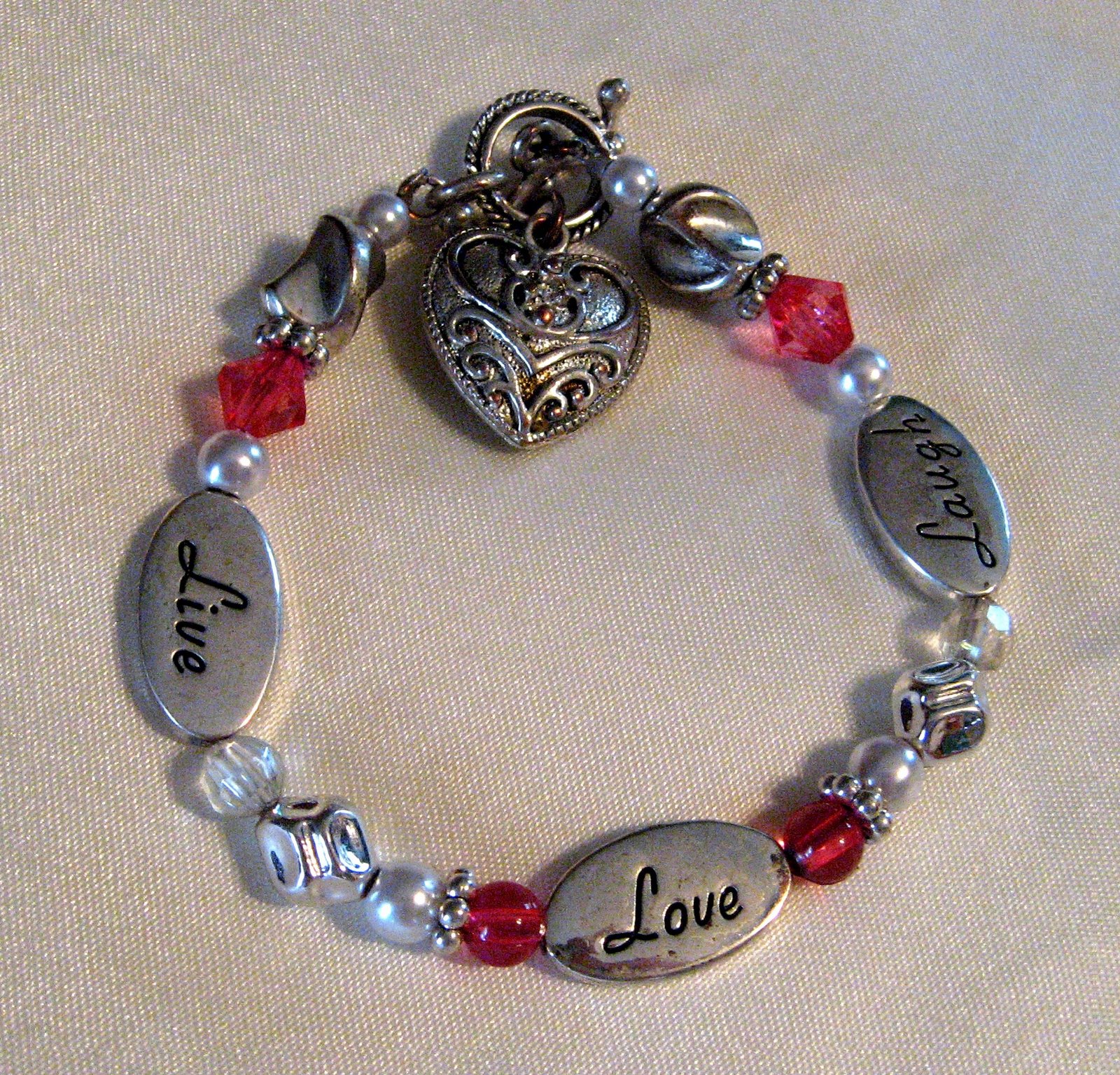 [Heart+braclet+from+Kerry.jpg]