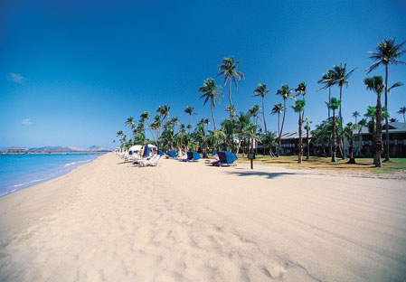 http://4.bp.blogspot.com/_t7j0k5hCacw/S8tGGRb56AI/AAAAAAAAH7I/5Tc1NGuG2PY/s1600/st-kitts-nevis-pinneys-beach.jpg