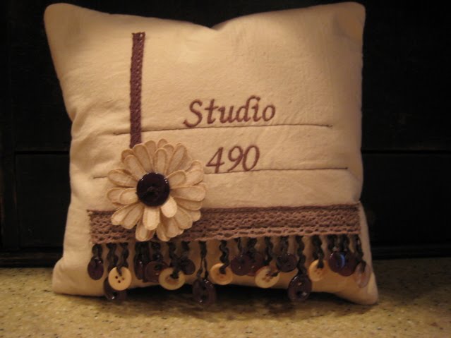[donna+pillow_001.JPG]