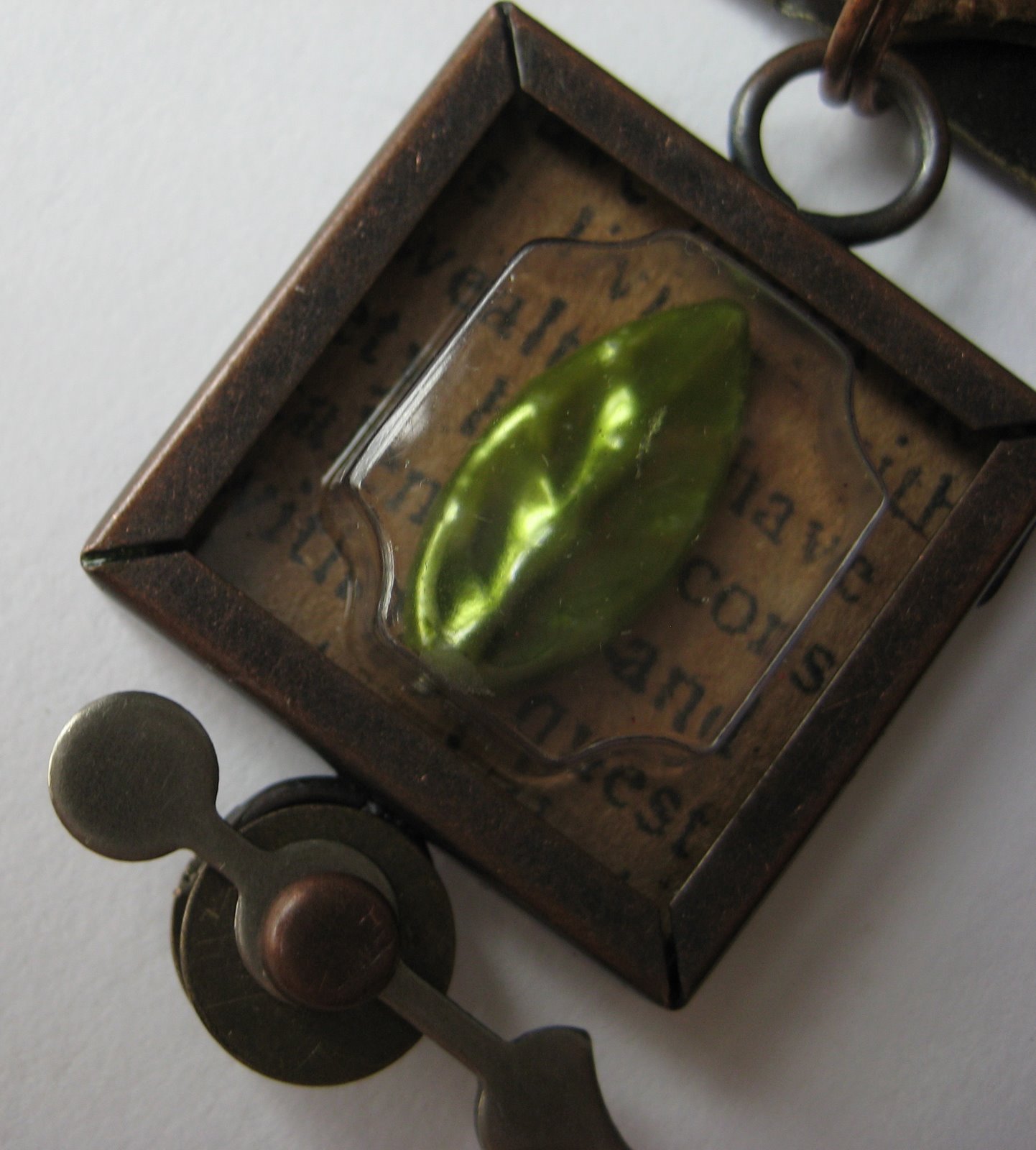 [Memory+capsule+embellishment_001.JPG]