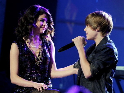 justin bieber and selena gomez selena gomez and justin bieber kiss. justin bieber and selena gomez