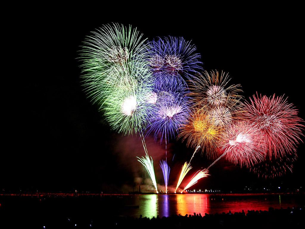 http://4.bp.blogspot.com/_tCDMn4HPxqQ/S-_r3iOgEzI/AAAAAAAAAGs/FPlyQa6Okxs/s1600/1024x768_fireworks.jpg