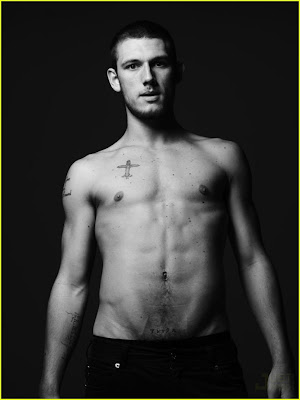 Alex Pettyfer alex pettyfer muscle. Alex Pettyfer