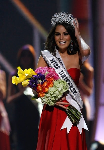 Celebrity Reviews Miss Mexico Jimena Navarrete Celebrates