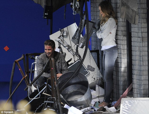 rosie huntington-whiteley transformers 3. Waiting around: Shia and Rosie