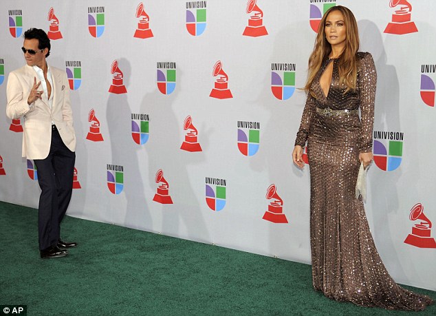 jennifer lopez 2011 grammys dress. Jennifer Lopez shows off her