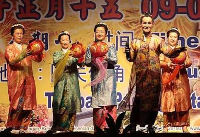 [nyonya1.jpg]