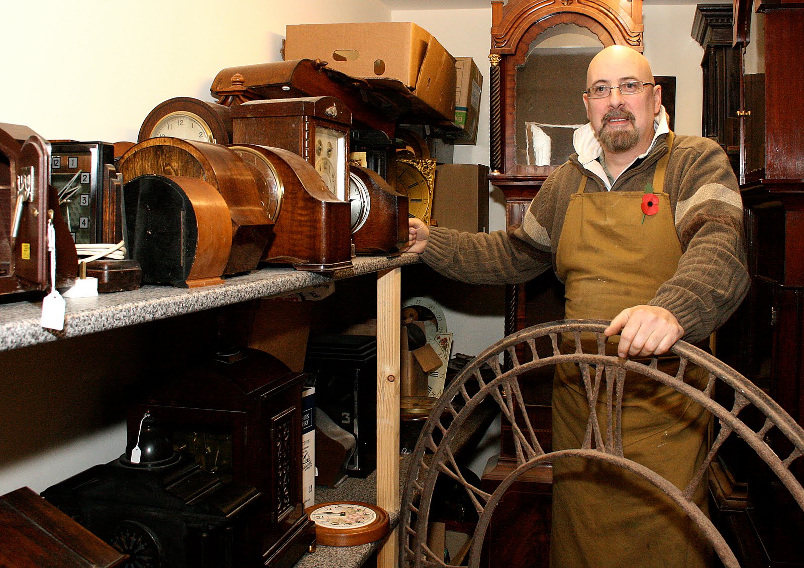 Frankie Images Clock worker