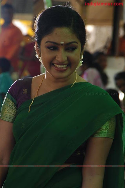 south india mallu actor Mithra Kurian hot saree navel show image gallery