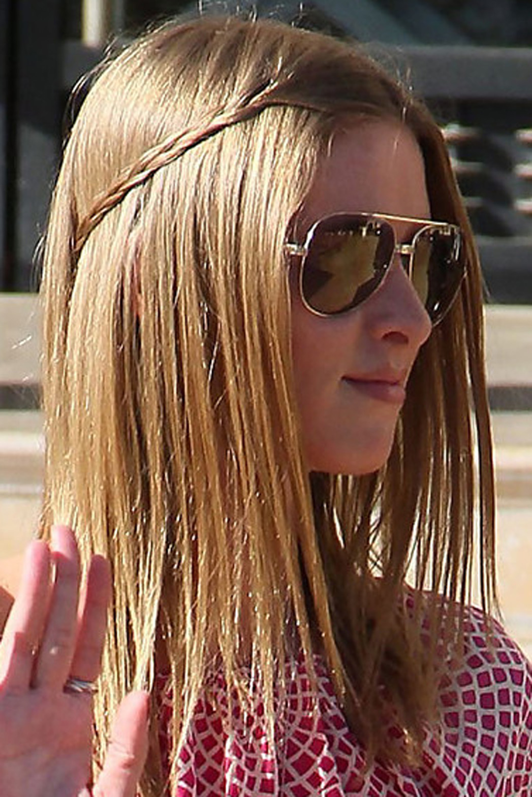 http://4.bp.blogspot.com/_tLsyi8nme4I/S-j_ajS3lVI/AAAAAAAAENc/It7UDUU0rns/s1600/Nicky+Hilton+Medium+Layered+Cut.jpg