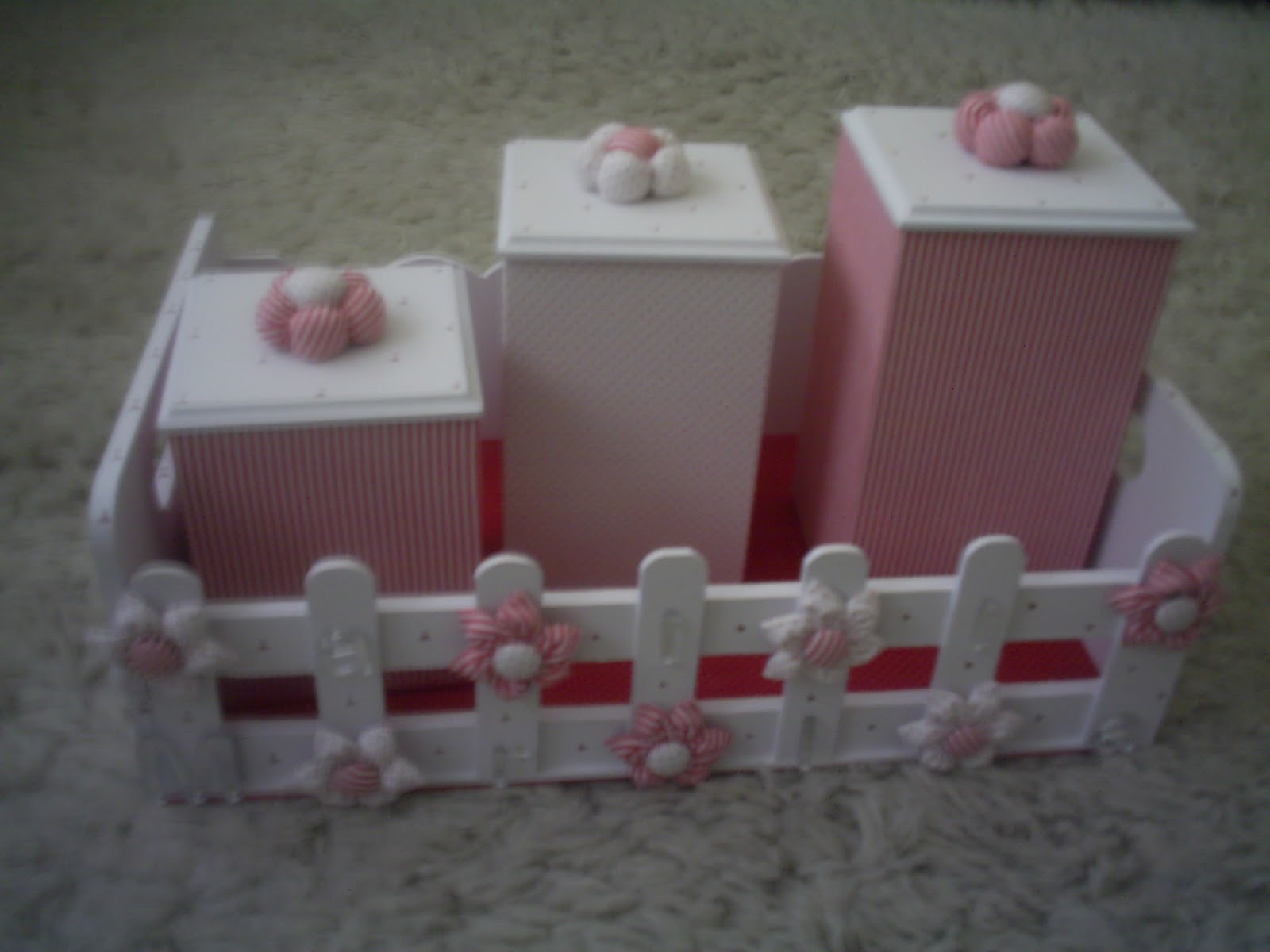 quarto de beb? vermelho e branco Cesta e potinhos de higiene c?d Cesta De Higiene Para Quarto De Bebe ~ quarto de beb? vermelho e branco Cesta e potinhos de higiene c?d