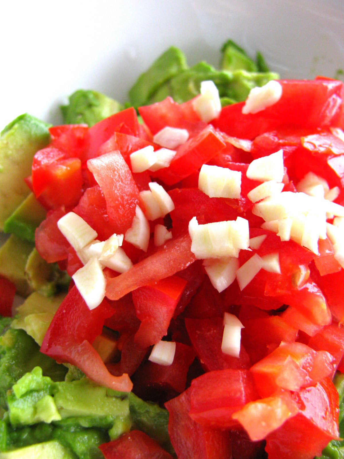 [guacamole+tomatoes+garlic.jpg]