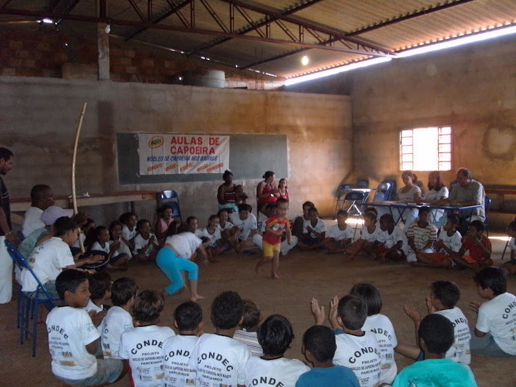 Nucleo de capoeira atender 200 crianças e adolescente