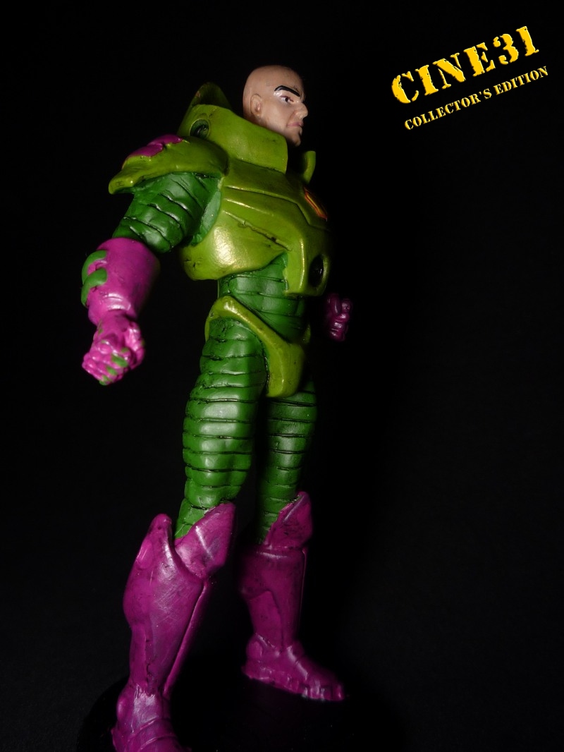 [luthor005.JPG]