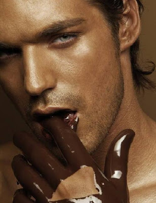 Coelhão da páscoa lambuzado de chocolate